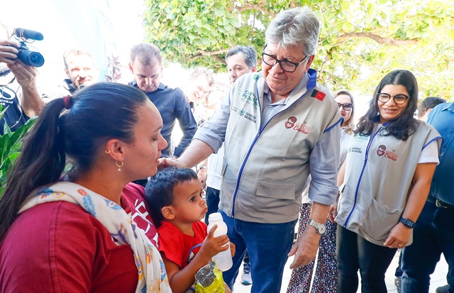 João Azevêdo visita Caravana da Rede Cuidar e inspeciona obras da PB-394 em Cajazeiras 
