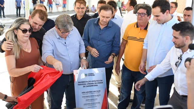 João Azevêdo inaugura travessia urbana e inspeciona reforma de escola em Carrapateira e São José de Piranhas 
