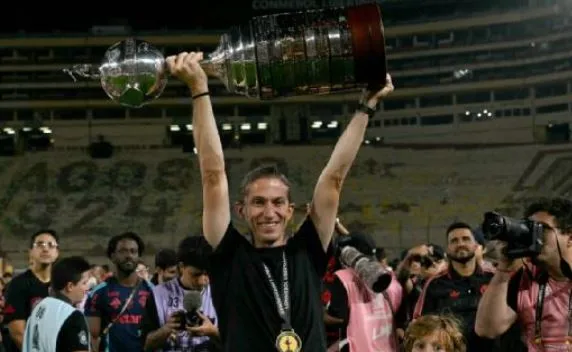 Flamengo renova com Filipe Luís até 2027; veja detalhes 