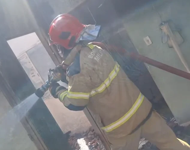 Incêndio destrói casa em Sousa no primeiro dia do ano; suspeito de crime é preso