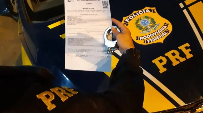 PRF captura foragido da Justiça condenado por estupro de vulnerável da própria filha em Campina Grande/PB