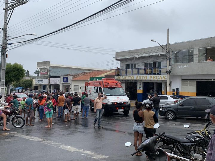 Acidente entre moto e carro no centro de Teixeira PB resulta em mototaxista ferido