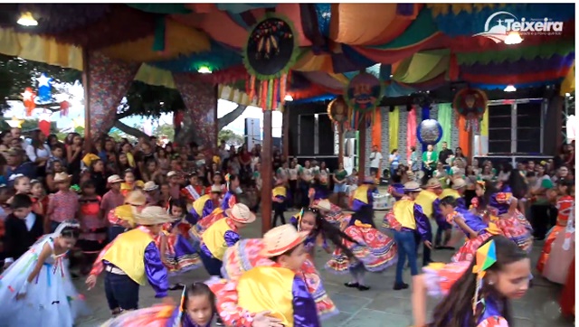 EM TEIXEIRA FOI ASSIM O TRADICIONAL FESTIVAL DE QUADRILHAS 2023 NA PRAÇA DO FORRÓ.- VÍDEO 