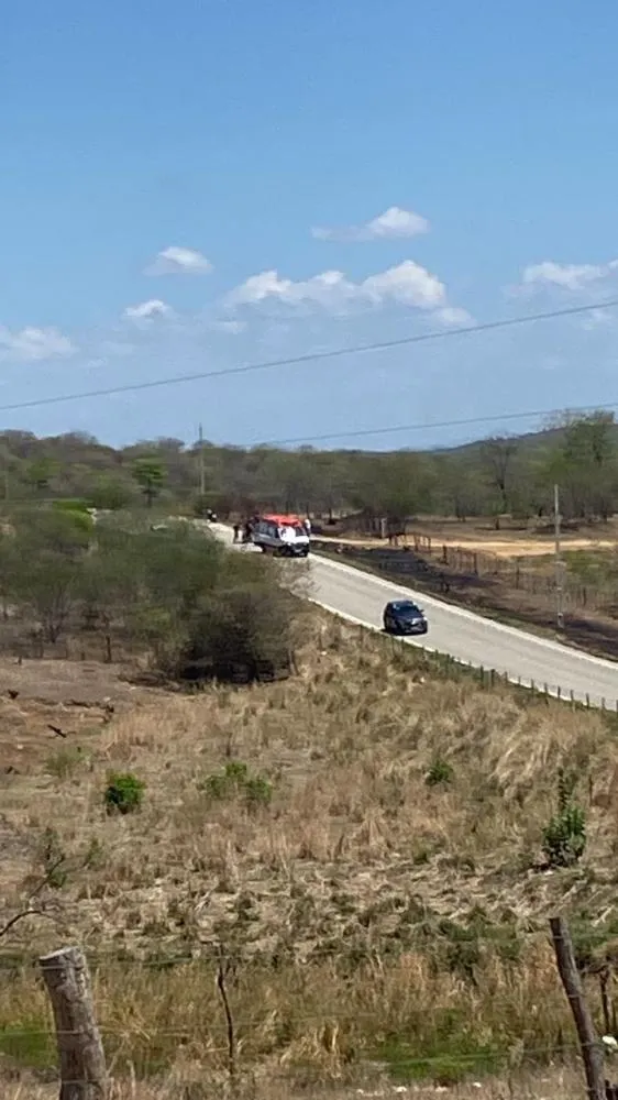 Colisão entre carro e moto deixa uma pessoa gravemente ferida, na PB 386, em Conceição