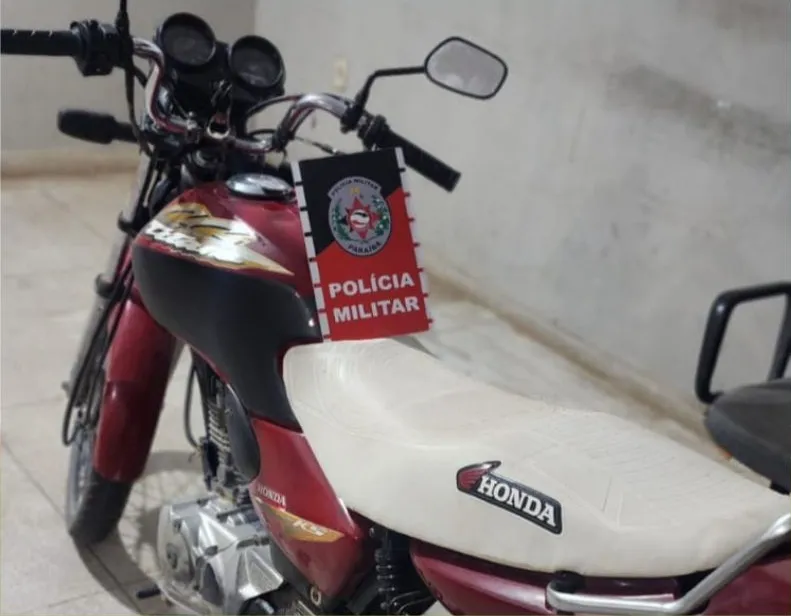 Polícia Militar apreende moto com restrição de roubo/furto, em Teixeira