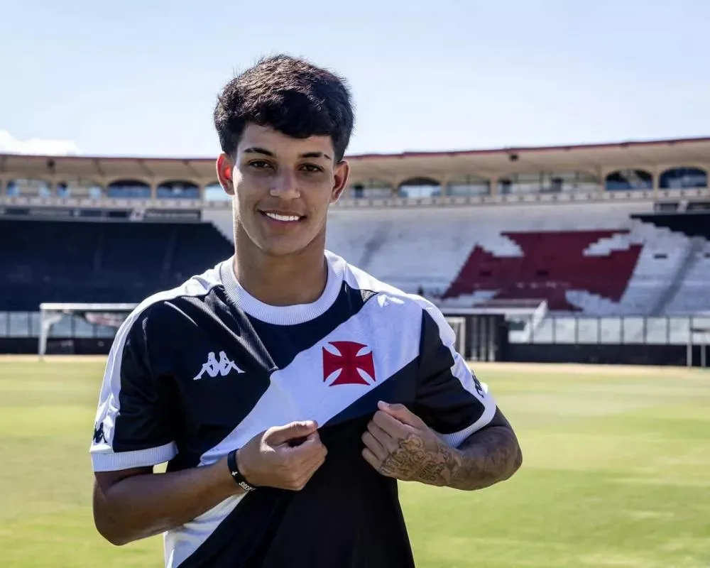 Vasco exerce opção de compra pelo jovem patoense Luiz Lócio e assina contrato com multa próxima a R$ 400 milhões