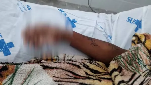 Adolescente é estuprada e agredida por dois suspeitos ao voltar de festa 