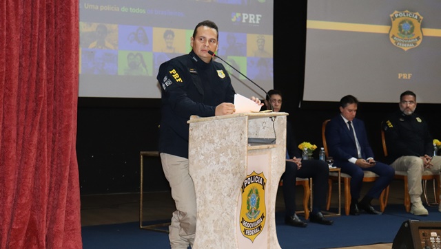Presidente da Câmara Municipal de Emas, vereador Saturnino Azevedo Xavier, participou nesta quarta-feira, (05) da cerimônia de posse do Superintendente da Polícia Rodoviária Federal na Paraíba, PRF Pedro Ivo Nogueira Loureiro. 