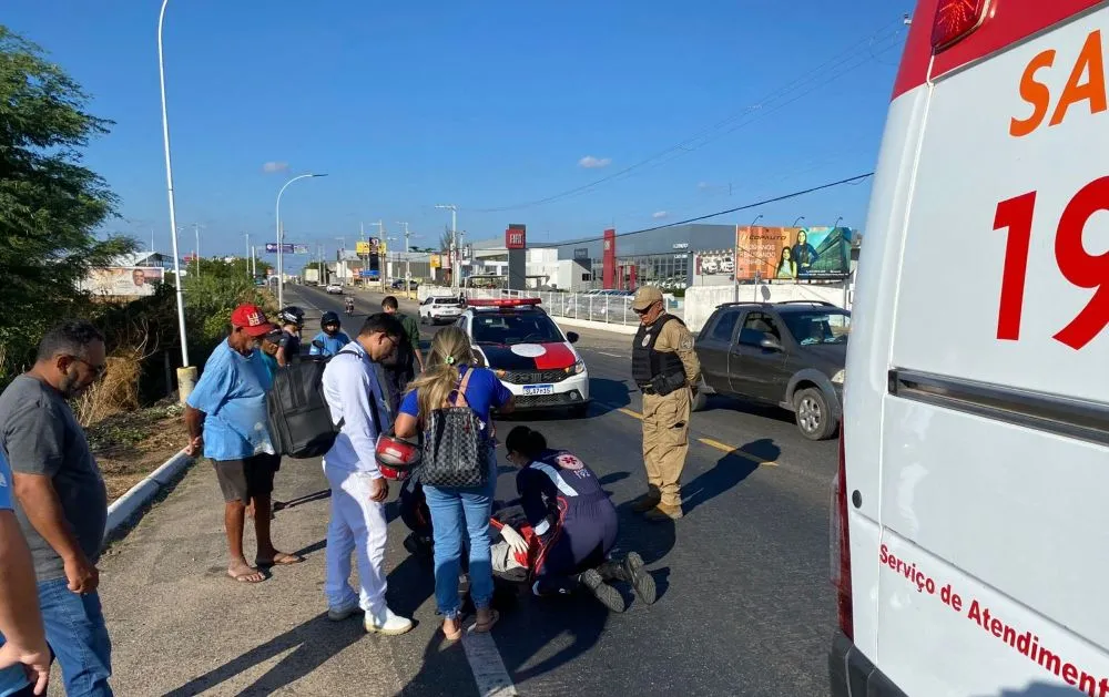 Motociclista fica ferido após colidir com um cachorro na manhã desta sexta-feira (9), em Patos