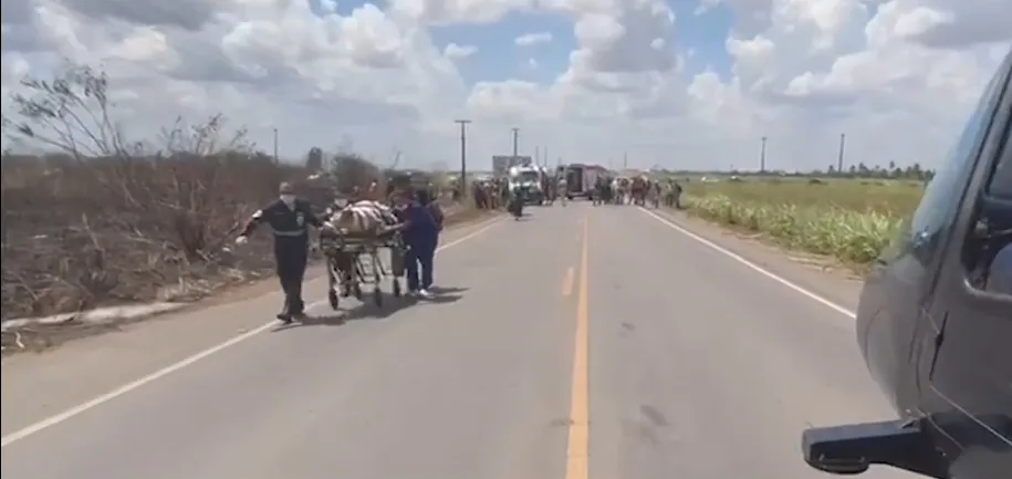 Uma pessoa morre e quatro ficam feridas após capotamento entre PB e PE