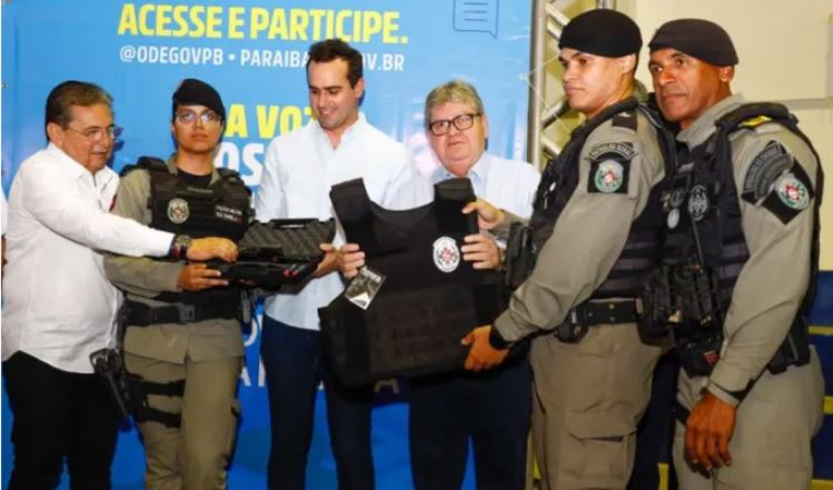 Polícia Militar recebe fardamento e equipamentos durante plenárias do Orçamento Democrático no Sertão da Paraíba 