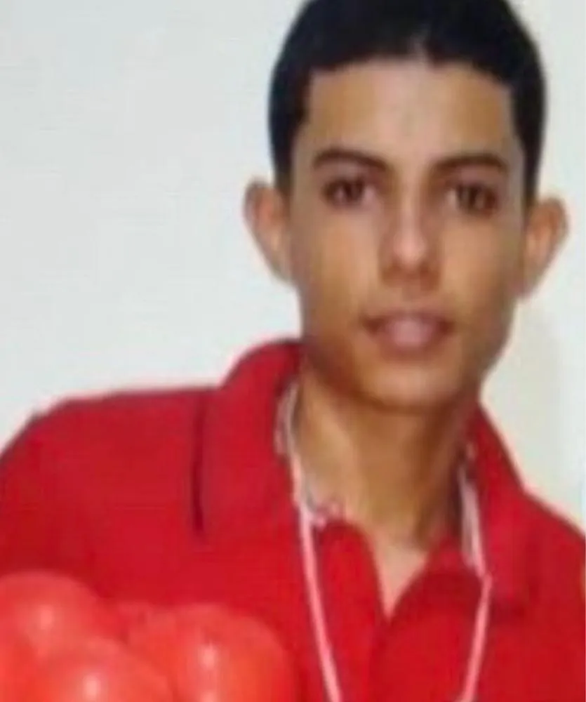 Barbeiro de 19 anos é morto a tiros em praça pública, na Paraíba