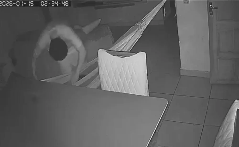 Mulher acorda e encontra assaltante dentro de casa, em João Pessoa