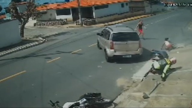 VÍDEO: Câmera registra atropelamento intencional após briga de trânsito entre motorista e mototaxista