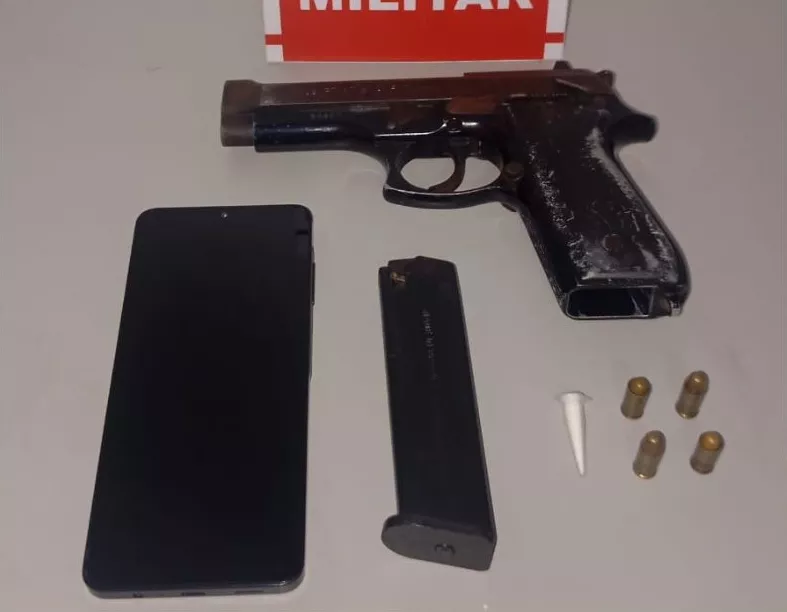 Polícia apreende arma de fogo e droga durante patrulhamento em São Mamede