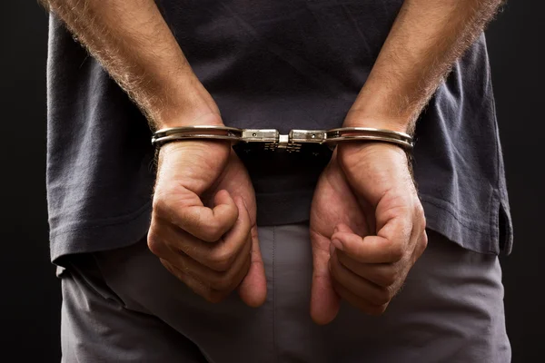 Homem com mandado de prisão em aberto é preso pelo ROTAM no Bairro Liberdade, em Patos