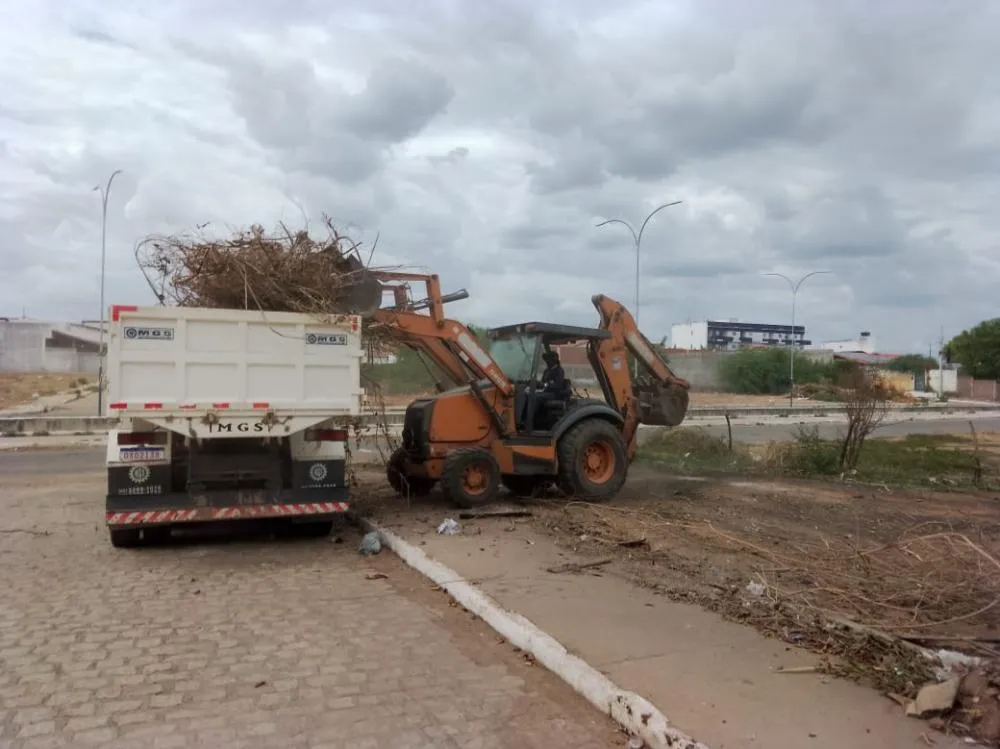 SEINFRA executa série de serviços de manutenção urbana em Patos nesta segunda-feira (26) 