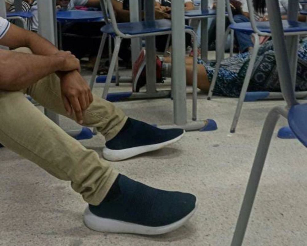 Alunos se protegem de tiroteio durante tentativa de assalto em escola na PB