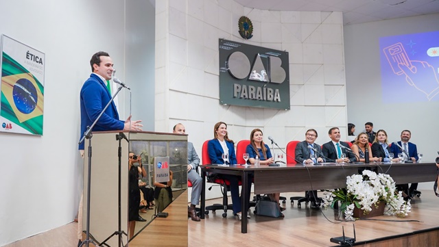 Lucas Ribeiro prestigia entrega de carteiras da OAB a novos advogados e destaca harmonia nas relações institucionais