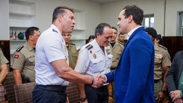 Governador em exercício recepciona integrantes da Polícia Nacional da Espanha e destaca projetos sociais implantados pela Polícia Militar