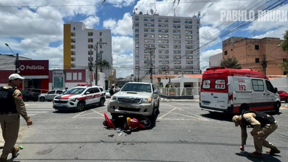 Colisão entre caminhonete e motoneta deixa homem de 42 anos ferido no Centro de Patos