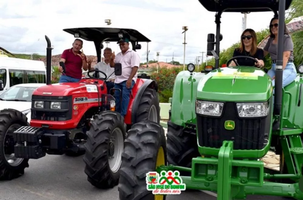 São José do Bonfim recebe novos tratores e reforça apoio à agricultura familiar no município