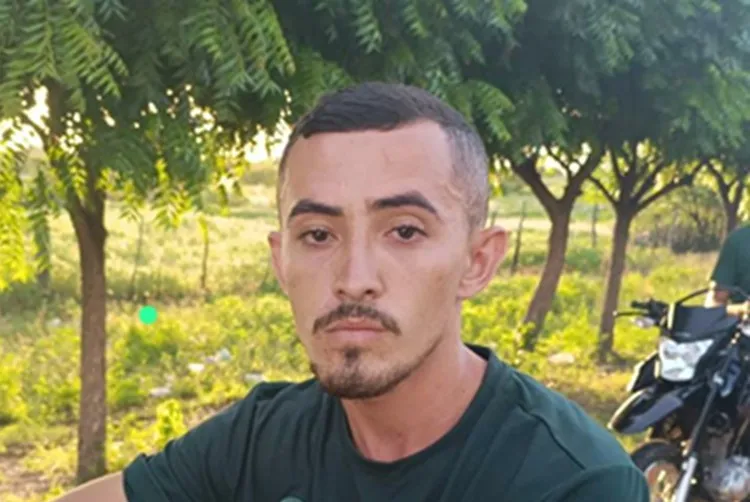 Em plena luz do dia, jovem de 24 anos é morto a tiros no Bairro dos Estados, em Brejo do Cruz