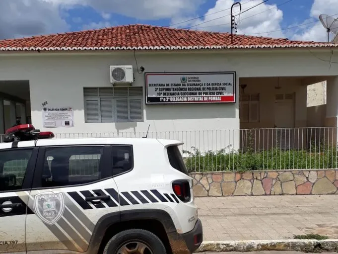 Homem é assassinado com golpes de faca em via pública na cidade de Pombal, e suspeito foge com destino ignorado