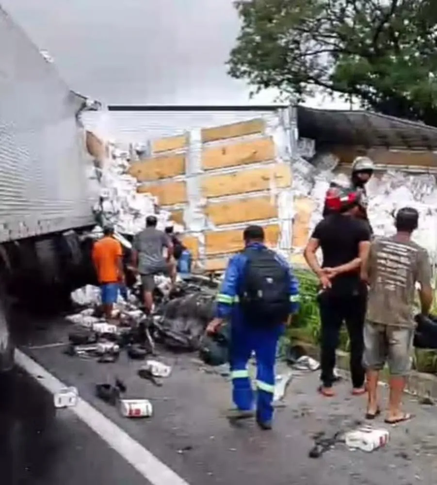 Motorista de 61 anos morre após ficar preso às ferragens em acidente na Paraíba