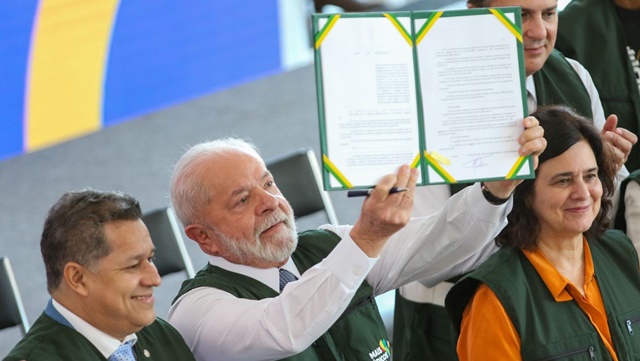 Lula sanciona lei do Mais Médicos 