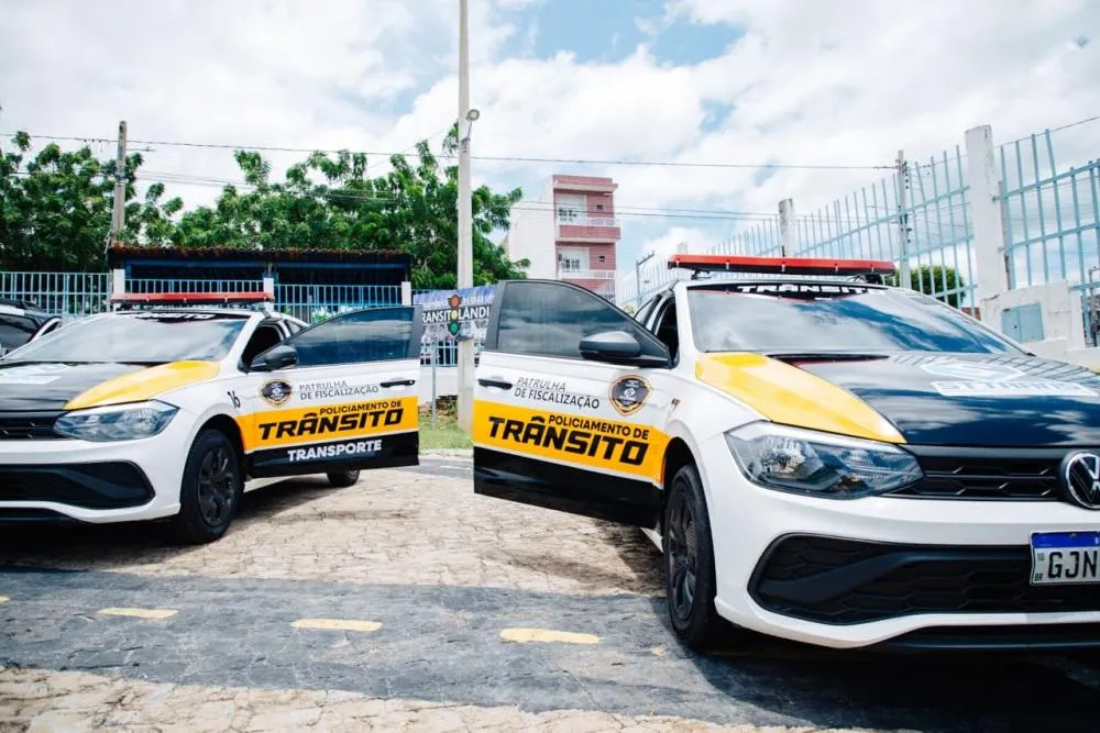 Prefeito de Patos realiza entrega de novas viaturas e fardamentos para agentes de trânsito da STTRANS