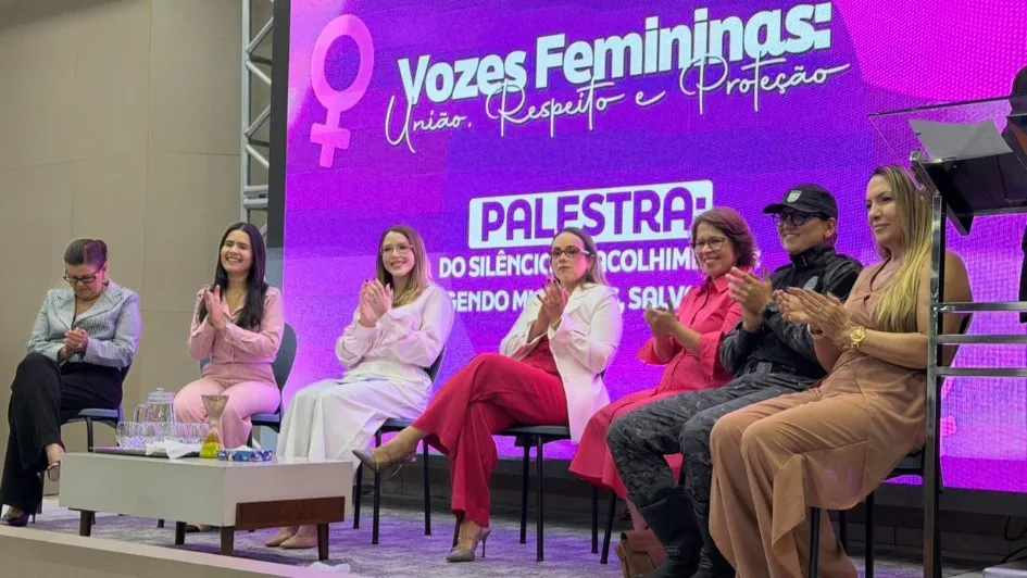 Câmara de Patos marca presença em evento “Vozes Femininas” e reforça compromisso com a proteção das mulheres