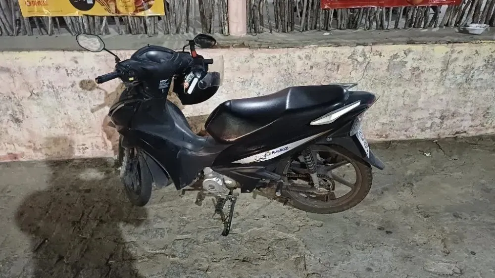 Condutor fica gravemente ferido após queda de ciclomotor na BR-361, em Patos