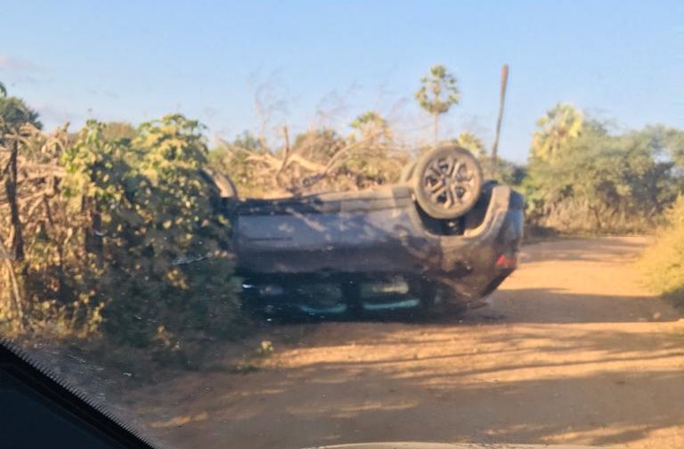 Vídeo: Prefeito de Itaporanga capota carro durante volta de vaquejada