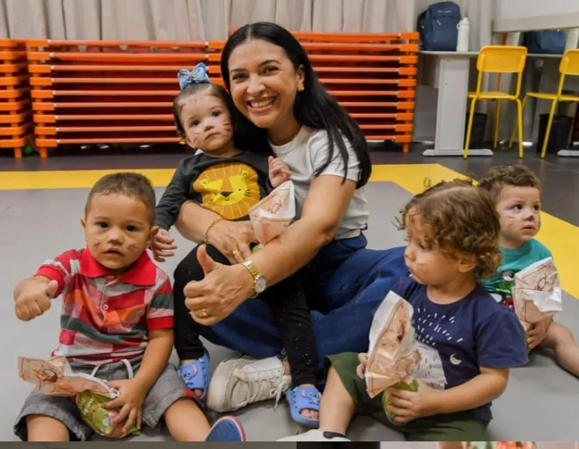Prefeita de Malta, Ana Peixoto, participa da entrega de mais de 1.300 ovos de Páscoa para alunos da rede municipal