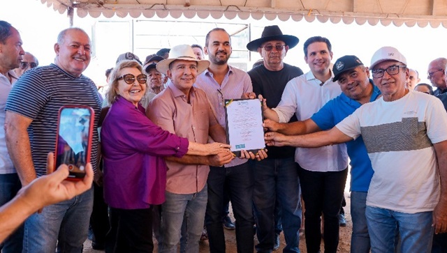 Prefeito de Patos assina ordem de serviço para a construção do Centro de Comercialização de Animais e Produtos Agropecuários