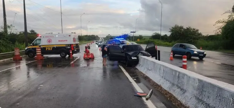 Motorista morre após carro bater em mureta na BR-101, em Santa Rita