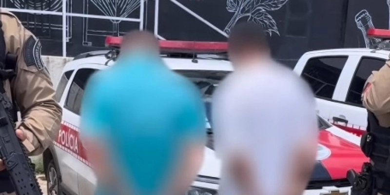 Polícia Militar cumpre mandados por homicídio e prende dois suspeitos em Conceição