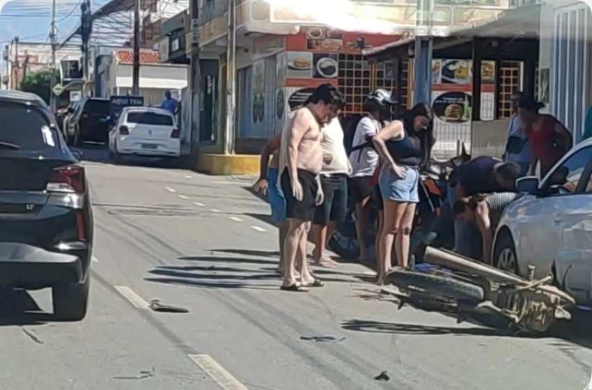 Dois homens ficam feridos em forte colisão envolvendo carro e moto em Sousa