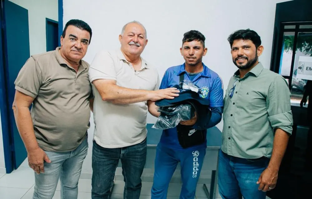 Prefeitura de Patos entrega EPIs e reforma prédio da SEINFRA