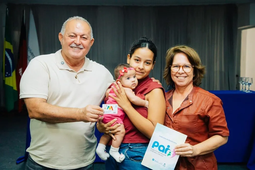 Entrega de cartões do PAI beneficia novas mães e reforça cuidado com a primeira infância em Patos