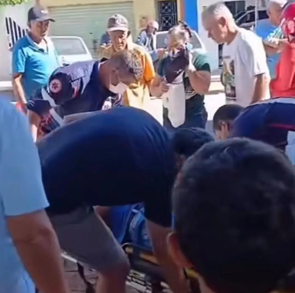 Idoso é atropelado e socorrido pelo Samu em Teixeira
