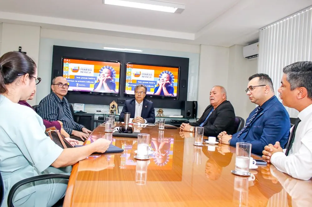 TCE-PB recebe prefeito de Patos para discutir políticas públicas com foco na Primeira Infância