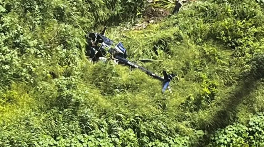  VÍDEO: Helicóptero com três crianças cai em Campina Grande.