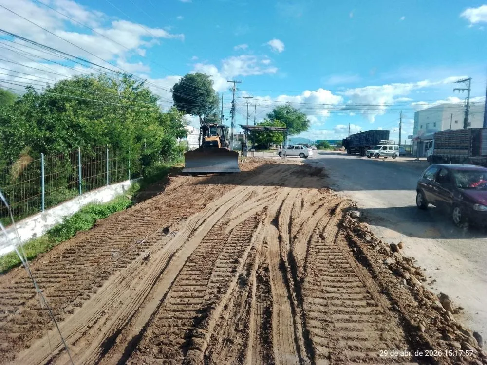 Prefeitura de Patos realiza serviços de infraestrutura em diversos pontos da cidade nesta quarta (29)