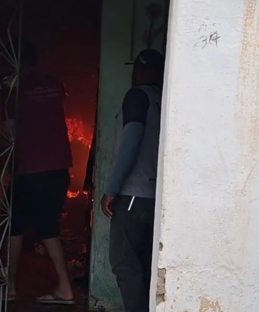 Mulher morre carbonizada durante incêndio em residência, na Paraíba 