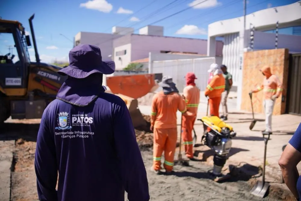 Prefeitura de Patos inicia operação tapa-buraco em parceria com o DER