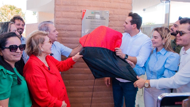 Governador em exercício entrega reforma do Parque Cruz da Menina e visita Centro de Comercialização de Calçados, em Patos