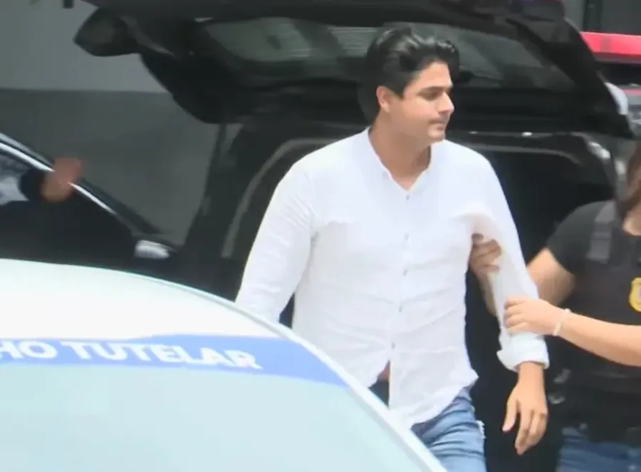 Cantor João Lima deixa prisão e passa a cumprir medidas cautelares com tornozeleira eletrônica
