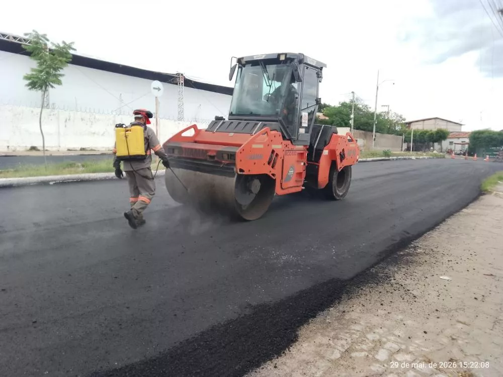 Recapeamento asfáltico avança e chega à Rua Juvenal Ledo, no Bairro Belo Horizonte, em Patos